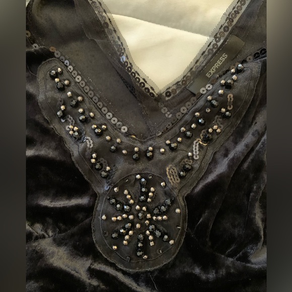 EUC Black velvet V-hem peplum babydoll tank with beading. Sz small by Express. - Picture 4 of 6